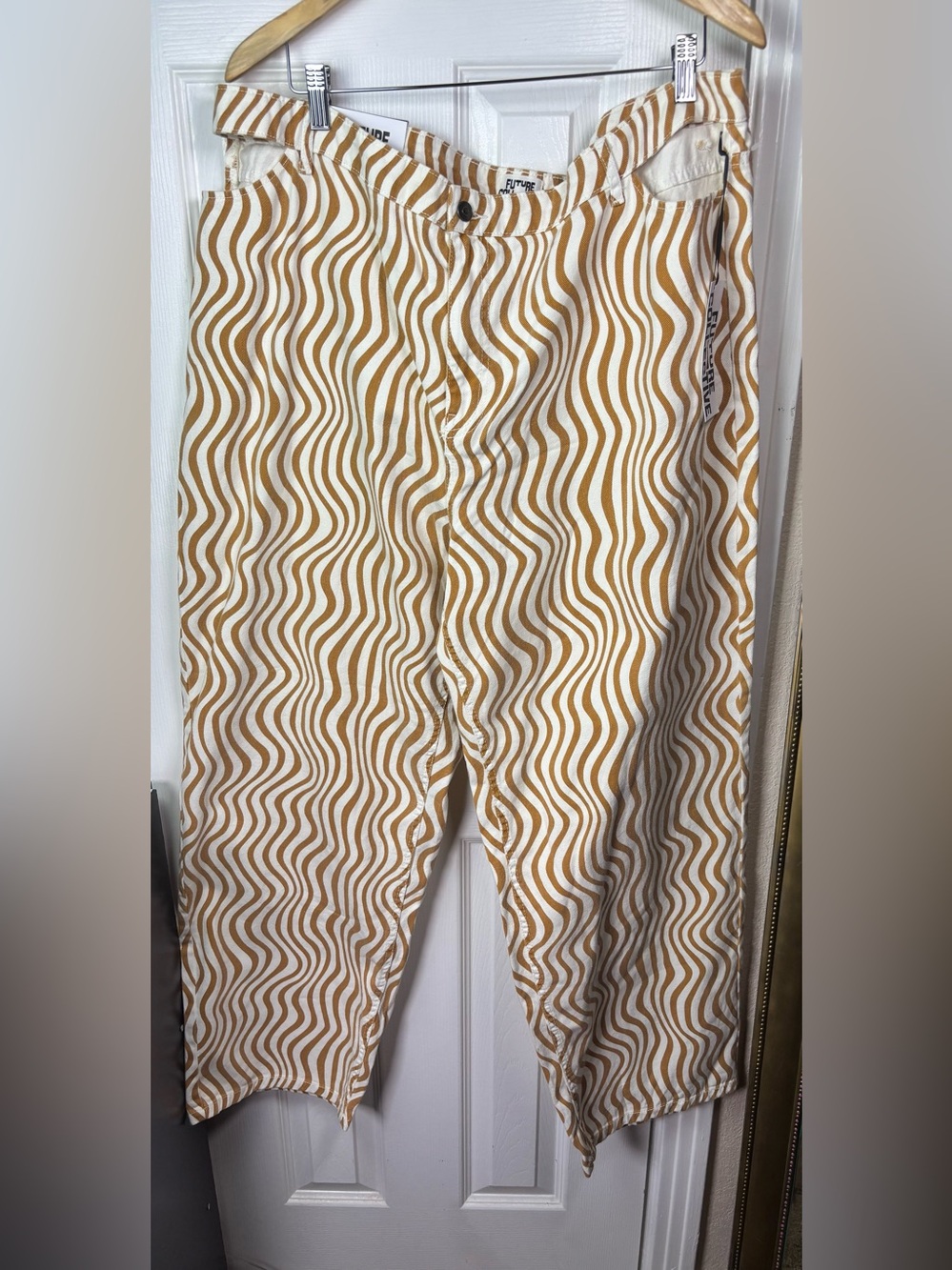 Wavy Print Women’s Chinos in Tan and White